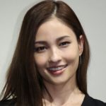 黒木メイサ、35歳も超ミニで美脚披露！2児の母には見えないスタイルに驚き