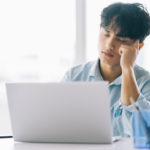 【社会】在宅勤務中に「音楽」を聴いていることがバレて減給に。会社でも「ラジオ」は流れているし、問題ないと思った…(ﾌｧｲﾅﾝｼｬﾙﾌｨｰﾙﾄﾞ)