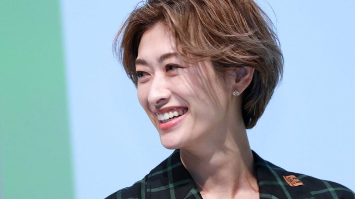 【芸能】水着姿の山田優を凌駕した「母親」のハリウッドスター的風貌