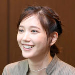 本田翼、セクシーなキャミ姿で魅了！大胆な肌見せファッションに挑戦