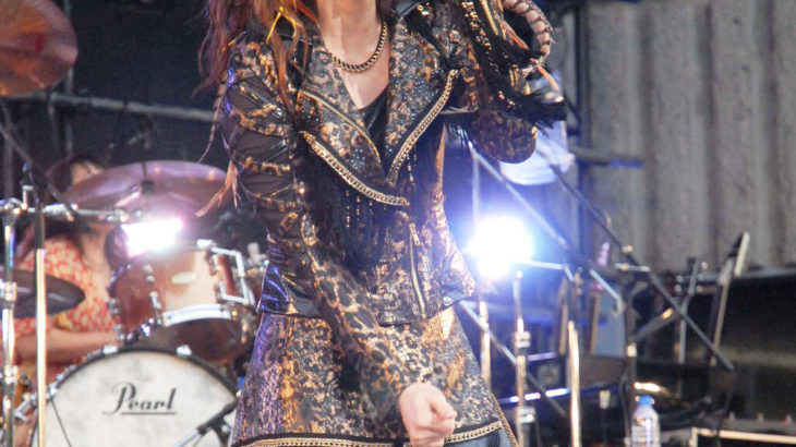 ファンを虜にする森高千里のセンス！チア風コーデに「ほんと驚く」と話題に