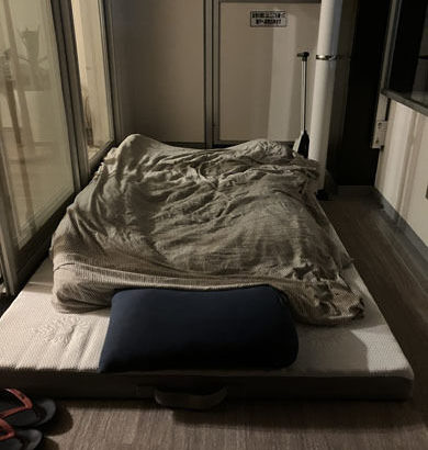 【社会】ベランダに布団を敷いてソロキャン気分!?　都会の疑似キャンパーに寝心地を聞いてみた