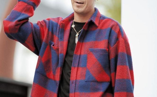 【芸能】コブクロ黒田、初披露した“30年モノの高級外車”に反響！　数千万円級な激レア車との共演風景に「道路で探してしまいそう」