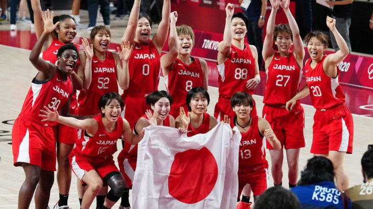 ドジャースが公開した、大谷翔平と女子プロバスケ選手のツーショット写真にファン驚愕！