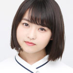 【芸能】伊藤万理華、キュートな学生姿を披露　“ギャルピース”も