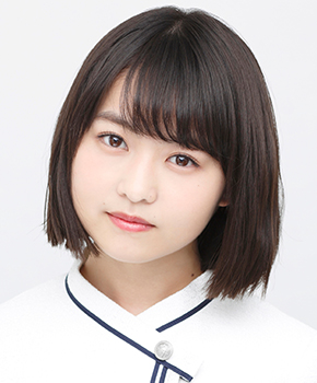 【芸能】伊藤万理華、キュートな学生姿を披露　“ギャルピース”も