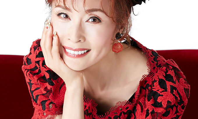 小柳ルミ子がゴージャズな４ショットを披露！ファン歓喜の声