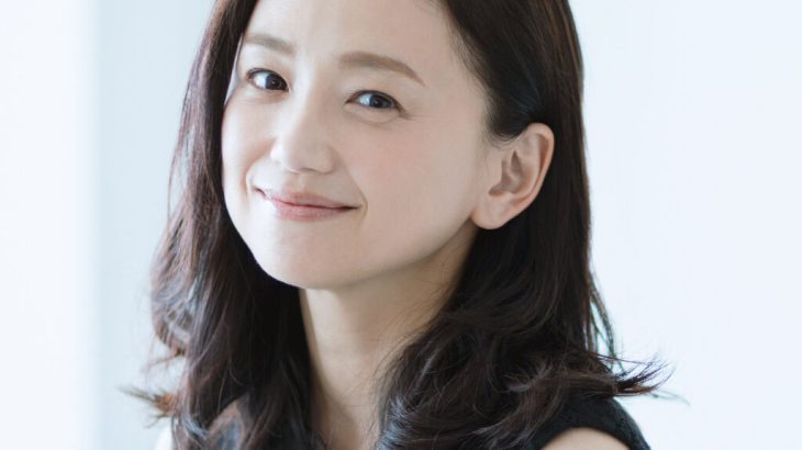 永作博美、ひざ上15センチのミニ丈ワンピース姿が話題！脚長効果が抜群
