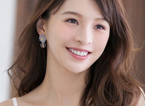 【芸能】5月に事務所退所の舞川あいく、銀座の高級クラブのホステスに　妖艶な雰囲気漂うショットに反響