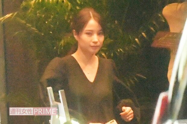 【芸能】「アメフト選手みたい」広瀬すずの個性的すぎる衣装に賛否、“謎ファッション”指摘も