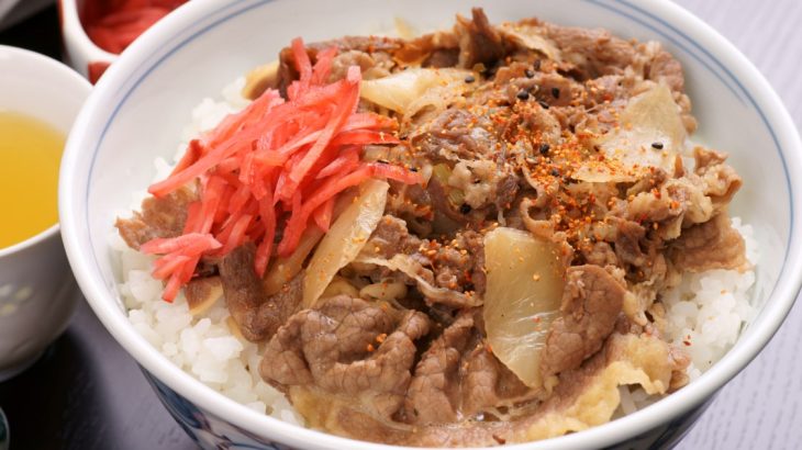 【社会】悲報「牛丼《うまい、安い、早い》はもうすぐ終わります」空前の牛肉高騰、10年で5割も値上げ…日本人を襲う「牛丼ショック」