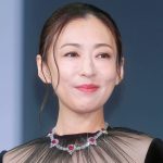松雪泰子が５１歳にしてふんわりガーリー美少女風！クールな印象ガラリで注目の二度見