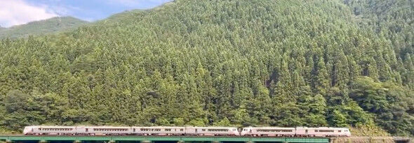 【社会】「素敵すぎる」　列車を映し出す幻想的な水鏡が210万回表示　「1周まわってジオラマかと思ったwww」