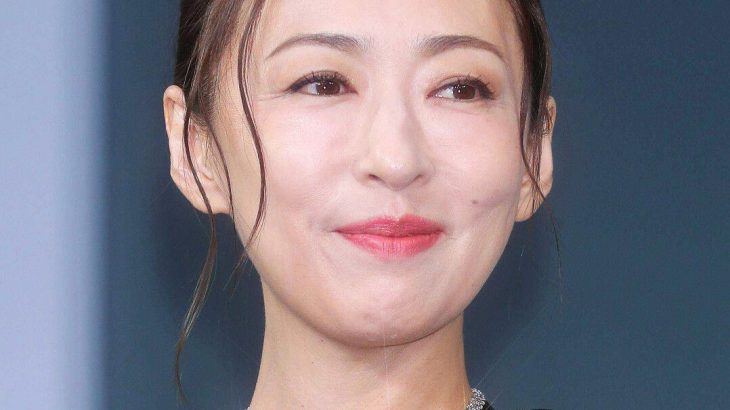 【芸能】エ～ッ松雪泰子！？ふんわりガーリー美少女風　５１歳、クールな印象ガラリで二度見