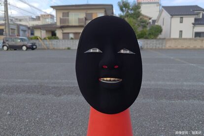 【社会】駐車場に現れた黒い物体、近くで見てゾッとした…　最強の無断駐車対策が「怖すぎる」と話題