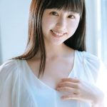 【芸能】生太もも付け根の生ヒップの割れ線くっきり…くりえみ、丈の短すぎるミニスカ姿に「美しい」と称賛