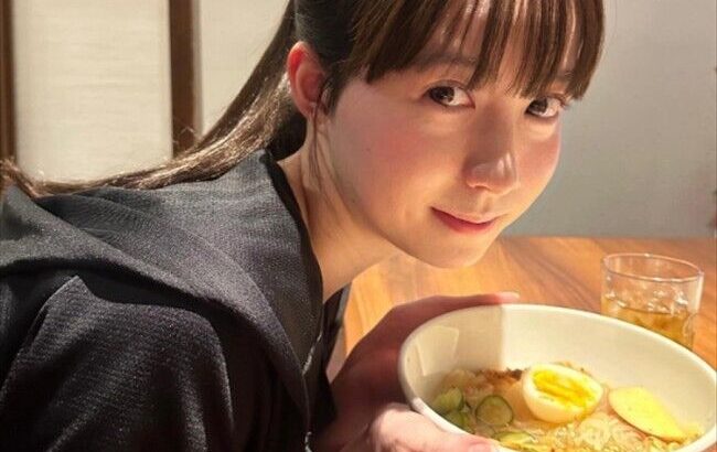 【芸能】“可愛すぎる”と話題の20歳「卓球女子」、“透明感すごい”デート風ショットに衝撃　モデル姿も披露