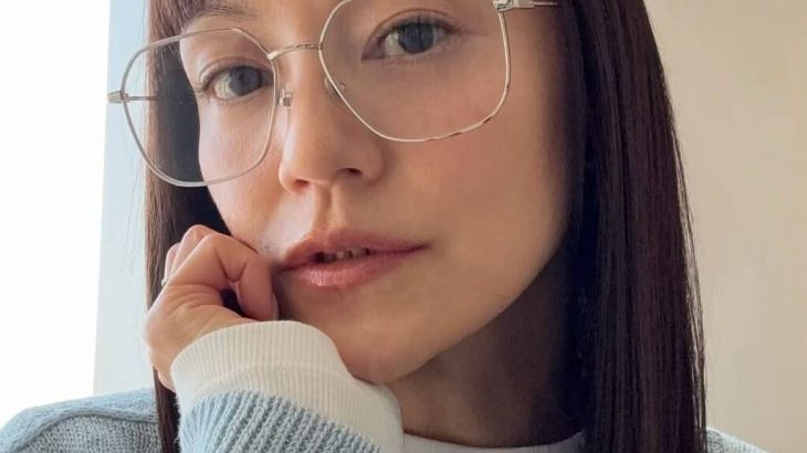 【芸能】〝改札で待つ美少女〟伝説CMから36年…牧瀬里穂の頬づえショットに反響「オン眉ってイメージっす」「今も変わらなく美人」