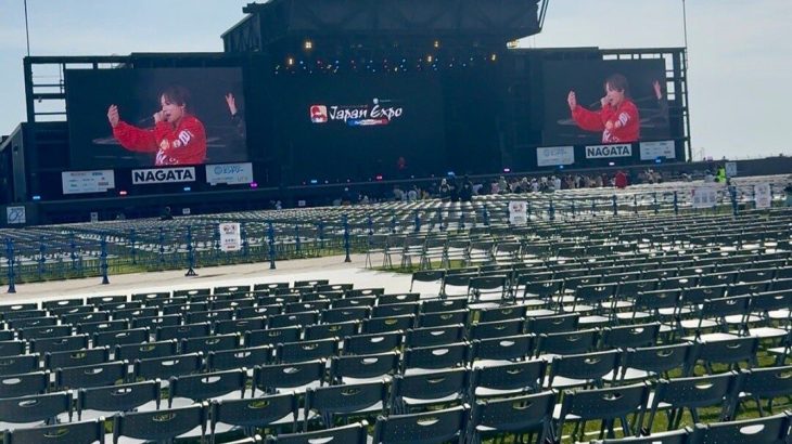 【芸能】30歳歌手、万博の野外ライブの写真を公開しネット騒然　1・6万人収容の会場が衝撃のスカスカ… 「これ本番です」「実力不足」