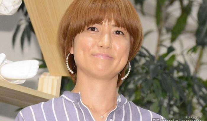 【芸能】hitomi、デビュー前・18歳の宣材写真公開 ミニスカ＆ニーハイ姿に「スタイル抜群」「オーラが別格」の声