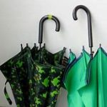 【SNS】「なぜうちの子に傘をささずに帰らせたのですか」　理不尽な保護者に困惑…教頭の対応が目からウロコ