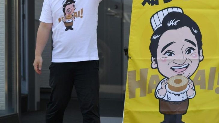 【芸能】元ジャンポケ斉藤慎二　バウムクーヘン店頭販売に長蛇の列　購入客一人一人と対応、記念撮影に応じる