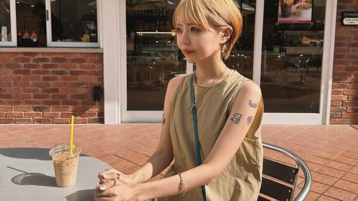 【芸能】霜降り・粗品の元妻・秋山衣梨佳、連続イメチェンで激変！　金髪ショートからまた髪染め「カラコンもこの日は…」