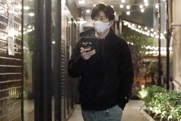 【芸能】「いつも酒臭い」と現場で噂に…田中圭　事務所社長の小栗旬も危惧していた「酒癖の悪さ」