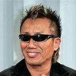 【芸能】長渕剛、何も着ずに豪快にスペアリブ　食事中の姿に「ワイルド」「行儀悪い」「痛いからやめてほしい」厳しい声も