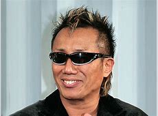 【芸能】長渕剛、何も着ずに豪快にスペアリブ　食事中の姿に「ワイルド」「行儀悪い」「痛いからやめてほしい」厳しい声も