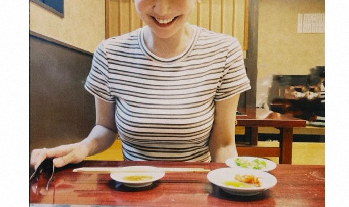 【芸能】倉科カナ　焼肉を堪能する自然体ショットが話題　ファン喜び「ニヤけてるかな吉が好き」「良い笑顔」