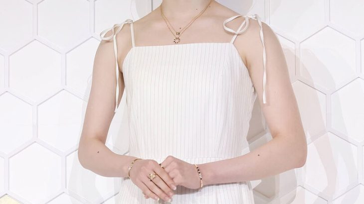 【芸能】早田ひな、清楚ワンピにジュエリー姿「プロのモデルみたい」の声…「ショーメ」イベント登壇