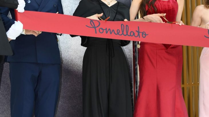 【芸能】表参道うっとり　石田ゆり子が現る、細身の黒ワンピ、透明感がヤバい