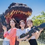 【社会】ゴジラ公式が投稿したとんでもない写真、銃を構える3人の女性に違和感　「銃口逆だろ」とツッコミ相次ぐ