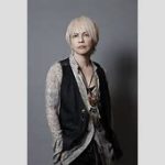 【芸能】HYDE「匂いで気がついた」「臭わなくても嫌」後方座席の乗客が足を…飛行機内での“迷惑行為”に苦言で「これは地獄」の声