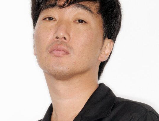 スピードワゴン小沢の近影：1年9カ月の活動自粛生活、髭面でジャッキー・チェンみたい