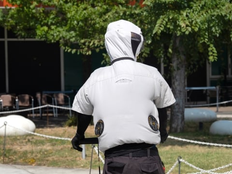 【社会】「隣席の『ファン付き作業服』の風が不快」飲食店でトラブル報告が物議…弁護士に聞いた