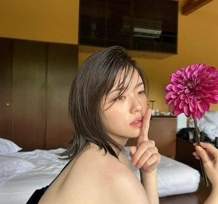 【芸能】小芝風花　美背中あらわの近影にファン騒然！「色気と美しさが限界突破」「心臓がもたない」