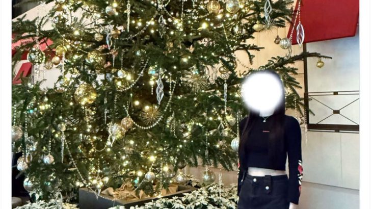 【芸能】素顔を隠して活動のJK歌手tuki.　ミニスカ美脚披露「本人だよ」に騒然「うおー」「くっそスタイルいいやん」