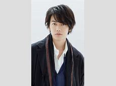 佐藤健の新たな挑戦！『グラスハート』バンド歌手としての魅力を探る