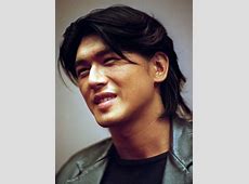 高橋克典、歌手デビューだった 秘話クルクルしたドア魅力