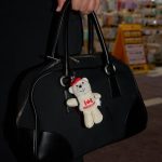 【ファッション】ぬいぐるみがブーム　バッグに付ける人が増えている