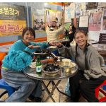 【芸能】飯島直子、小泉今日子と韓国で乾杯ツーショット披露！　“アラ還”女性のロールモデルがドラマ共演で築いた深い絆