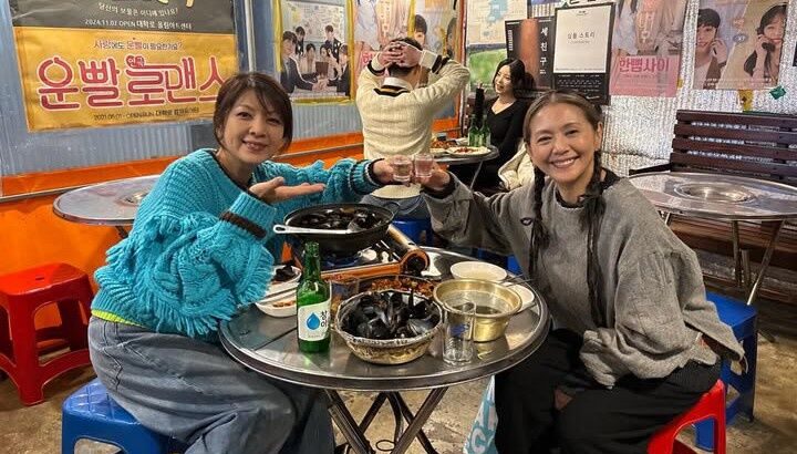 【芸能】飯島直子、小泉今日子と韓国で乾杯ツーショット披露！　“アラ還”女性のロールモデルがドラマ共演で築いた深い絆