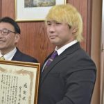 【社会】国宝・姫路城で火の手、プロレスラーが消し止めて現場から逃げ出す男を追う…市長から感謝状に「大したことはしていない」