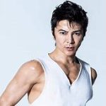 武田真治の21歳年下美人妻、誕生日を祝う母娘ショットの真実